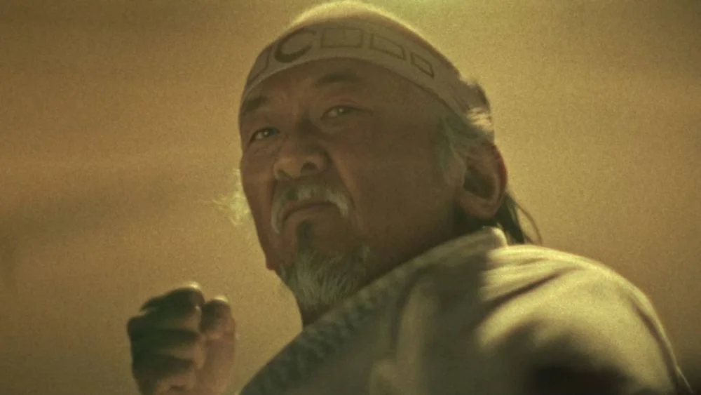 Mr. Miyagi é revivido com IA na 6ª temporada de Cobra Kai! Veja o resultado